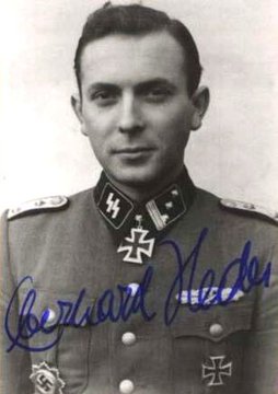 AnitaSchelde's tweet photo. Kolejny normalny Niemiec : Pan Franz Heder... SS-Sturmbannführer ("walczył" w Polsce). Po wojnie...przestał (?) kochać Hitlera i został : Oberst Bundeswehr Franzem Hederem. #NiemieckieZbrodnie #Wrzesień39 @Amb_Niemiec https://t.co/P5QVSWPOA3
