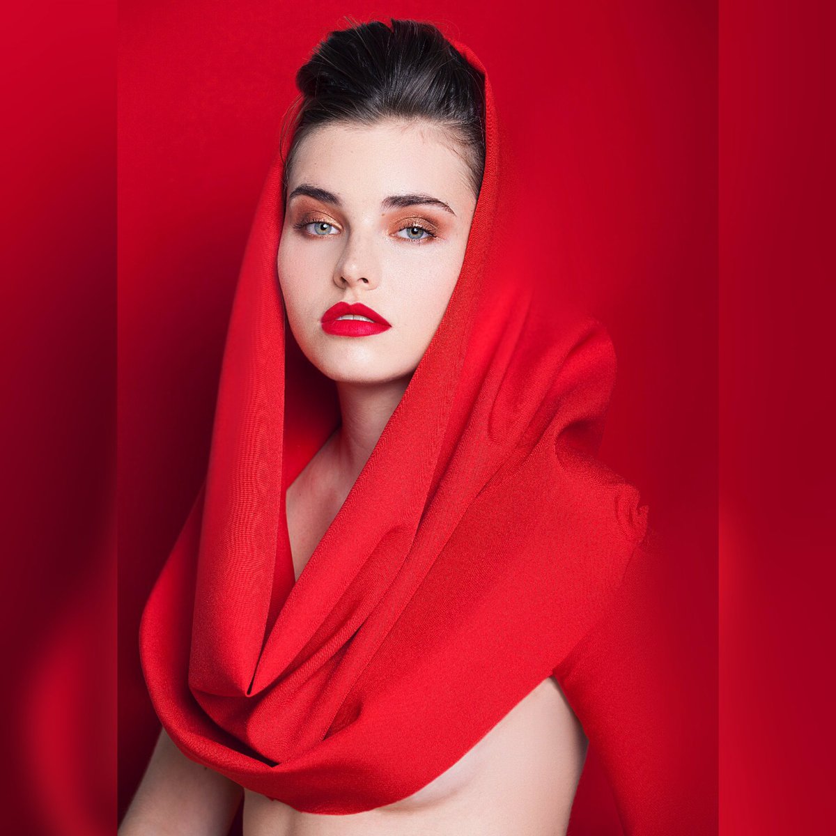 ColorFul Life! ROJO
Cuando el color se hace verbo

Satisfacción total con la editorial para @assuremagazine gracias al acertado objetivo de @saraiglesiasfoto en <a href="/CUBOplato/">CUBOestudio</a> 
ESTILISMO: <a href="/rocky_demon/">Rocky Demon</a> @alamo_soriano 
MODELO: @emilianadeoliveira 
MK&amp;H: mararmengol.makeup