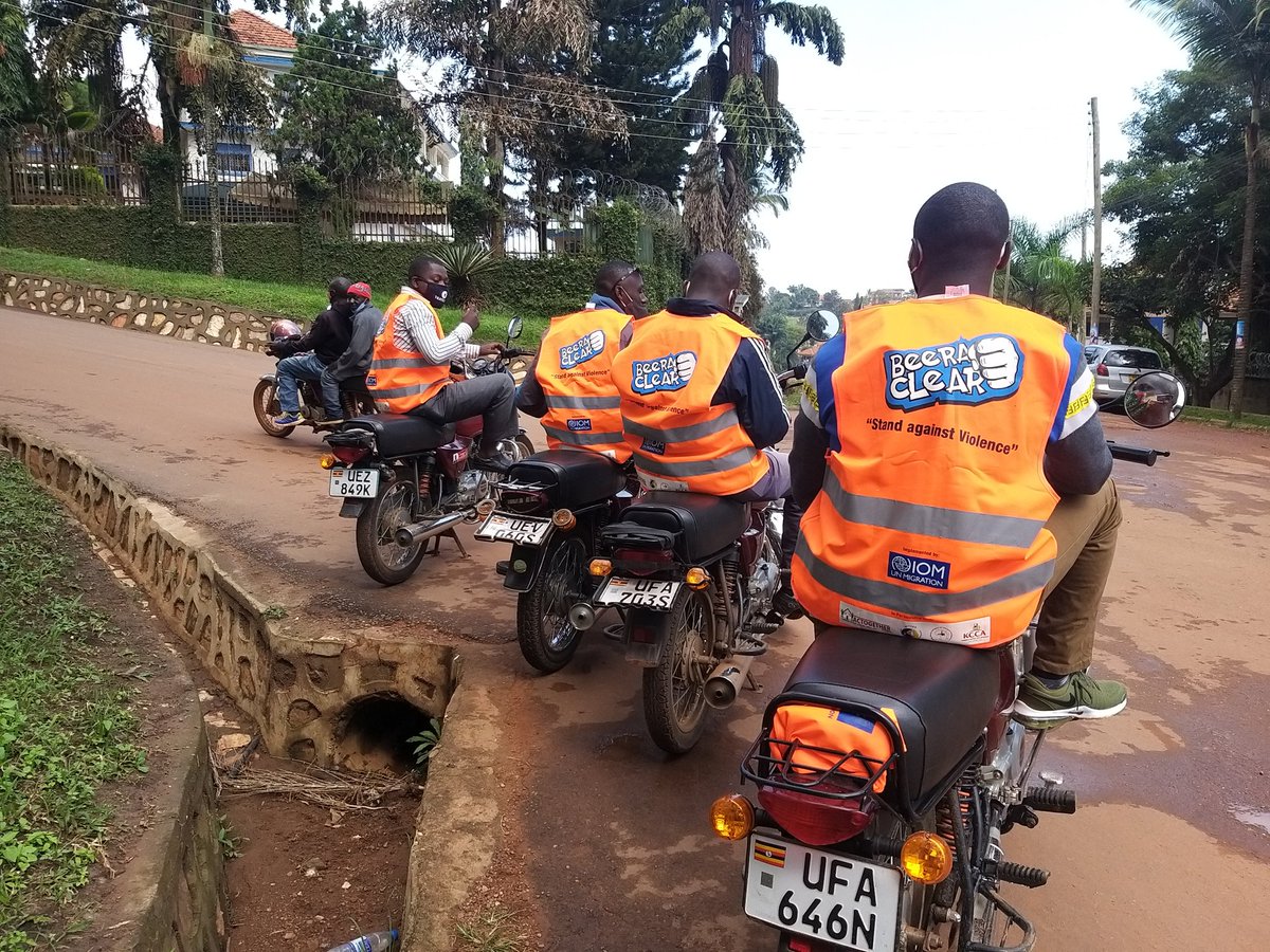 Reutermicheal's tweet image. We thank @EUinUG for supporting the action &amp;amp; the young people in the slums of #kampala to shun violent activities, embrace entrepreneurship to build resilient communities free from poverty n crime. Everywhere you go is #Beeraclear 😊👏👏 @AFFCAD @SahraFarah18 @UNinUganda