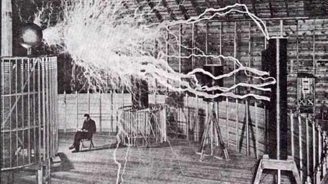 Nikola Tesla (físico) afirmaba haber inventado un rayo de la muerte cuyos diseños fueron supuestamente incautados por el FBI tras su muerte.