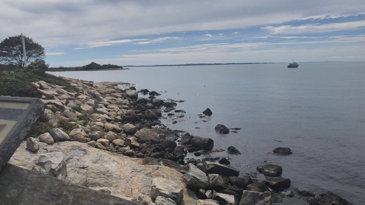 Iovelychanie's tweet photo. okay but i love how my university is right next to the ocean π
#UCONN #AveryPoint #college https://t.co/SRVnwgVNSJ