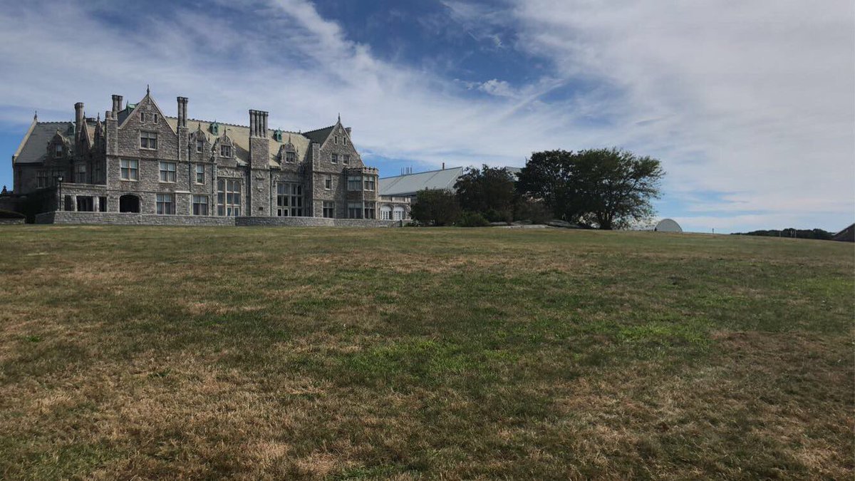 Iovelychanie's tweet photo. okay but i love how my university is right next to the ocean π
#UCONN #AveryPoint #college https://t.co/SRVnwgVNSJ