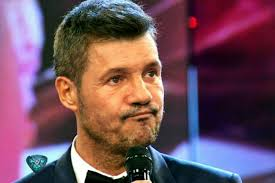 nunziflower's tweet photo. Esmeralda Mitre está desequilibrada, canta como el culo y te boicotea el programa que te costó sudor y rosca. Sin embargo ahi va la mejor participante que pudiste conseguir... https://t.co/RLDOvPshcJ