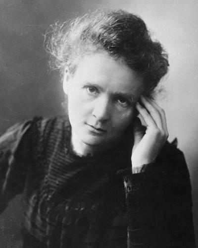 Marie Curie (física) impartíó clases para pagar sus estudios universitarios, pero el salario era tan insuficiente que su alimentación consistía en pan con mantequilla y te.