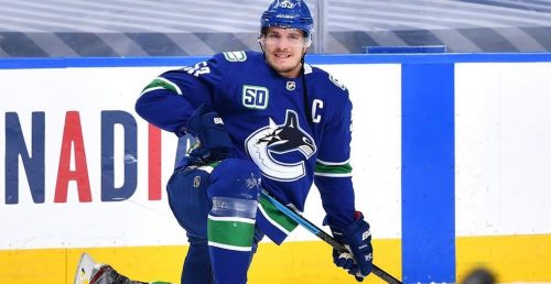 OffsideDH's tweet photo. Win a Bo Horvat autographed @Canucks jersey via @DailyHiveVan &amp; @OffsideDH https://t.co/P1uMCRrz6t RT to enter! https://t.co/uNeVNnFzkn