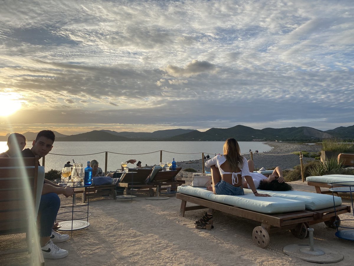 bloodsukker1's tweet photo. Great sundowners #Ibiza #experimentalbeach https://t.co/QMKwq12n9R