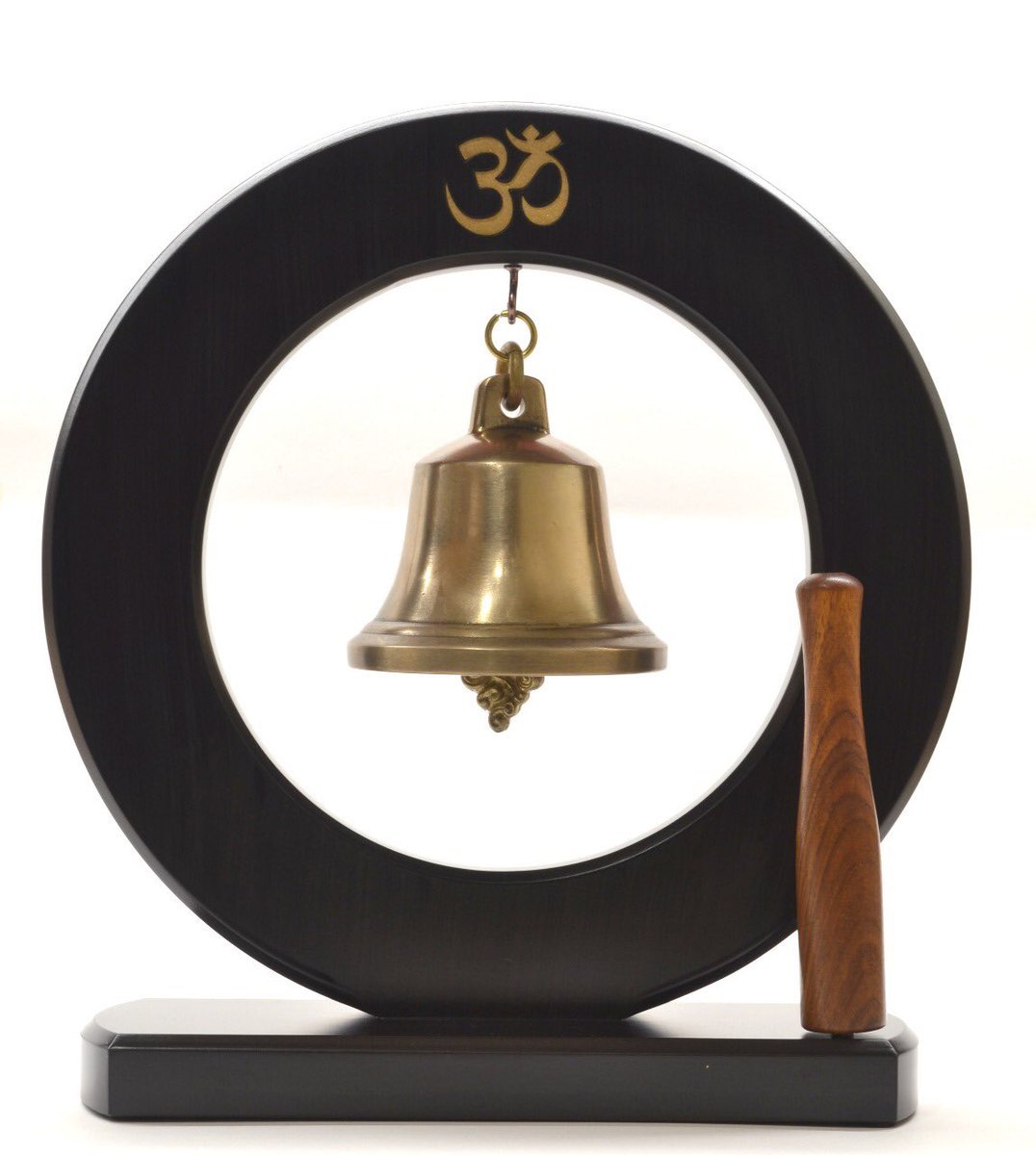 emporioemerald's tweet photo. Metal BELL With a wooden striker , it’s sound is said to disengage your mind from the outer thoughts and dwells it into the era of peace and serenity.
#metalhandicraft #metalbell  #goodluckvibes  #indianartist #homedecor #preciousgifts #hinduism #indianart #PicOfTheDay #Meditate https://t.co/rm2fWf6cWp