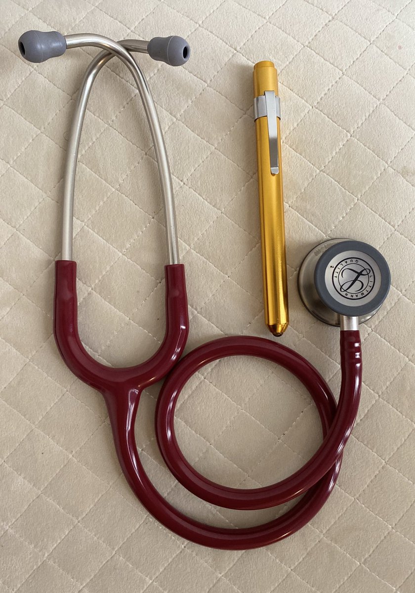eman21ali's tweet photo. أول سنة تخصص💙👩🏻‍⚕️
في كلية التمريض الحبيبه💙🩺
ربي يجعلها سنة توفيق وسعادة وعلم نافع💉 https://t.co/XTWhBAnSkF