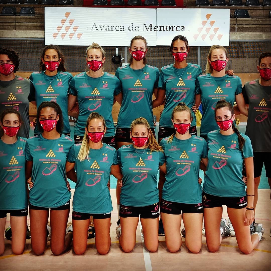 CVCIUTADELLA's tweet photo. SÍ,SÍ,SÍ,L'AVARCA DE MENORCA JA ÉS AQUÍ! ♥️
Presentació de l'equip amb una 1a presa de contacte entre companyes, tècnics i directius del club. I 1er entrenament a les ordres de Bep Llorens,amb les clares directrius de seguir on ho vam deixar!!#SeguirSeguirySeguir #SeguirGanando https://t.co/kShoN88dAZ