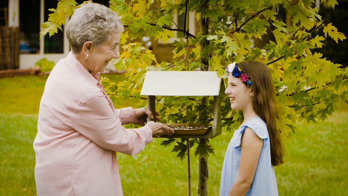 mrcanaryco's tweet photo. 'Feeding the birds' get a bad rap as something "old people" do. But today, people who feed #birds are the same age as the general population. So, why do people bother feeding birds? #Connection. Connection to nature, yes. But more importantly- connection to our loved ones. https://t.co/DVFePvU2vY