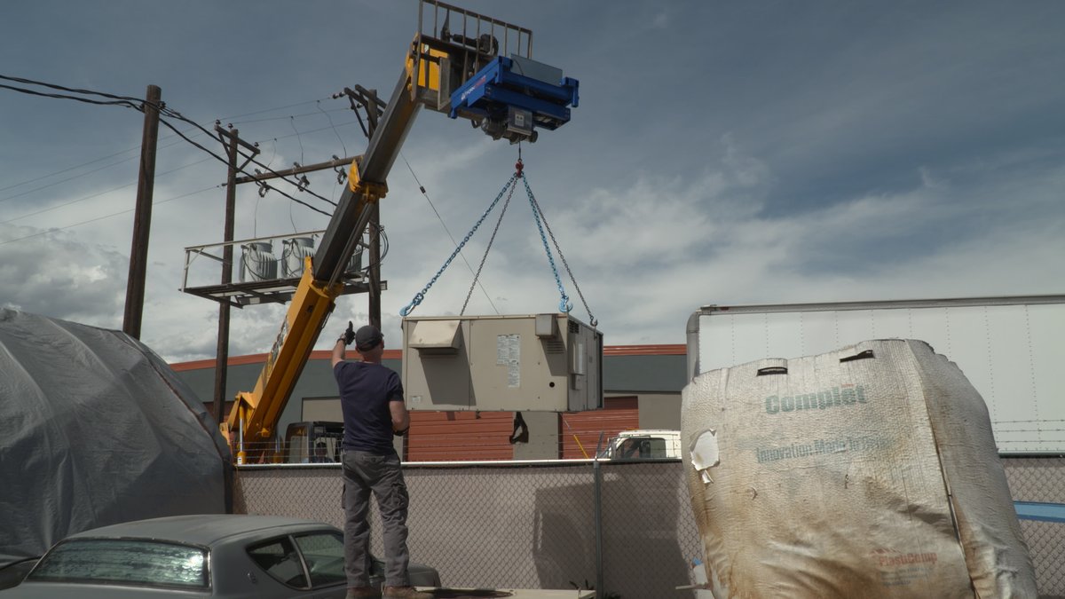 CraneFork's tweet photo. Need to lift up to 8,000 lbs vertically on the regular? Then check out ForkCrane's Vertical Lift model and save without renting a crane! https://t.co/iIImKKEcxI https://t.co/056uwsTSag