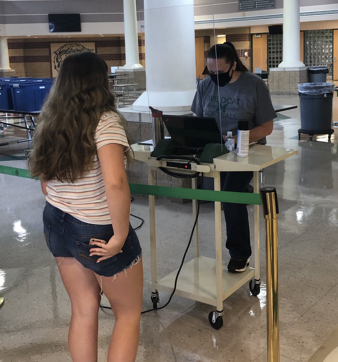 MulvaneSchools's tweet photo. It’s a great day to be a member of @MulvaneStuCo! #Stuco members, with the help of paras & office staff, practiced daily entrance procedures so they are informed and ready to #lead others @MulvaneHigh. #MaskUpMulvane https://t.co/xvFaEB6CDb