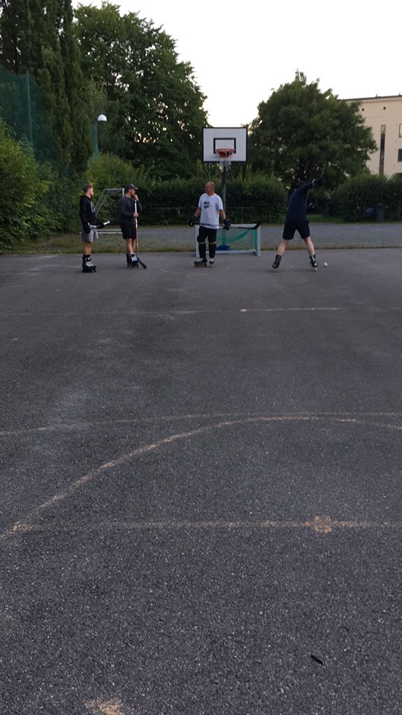 Jonaspaulsen's tweet photo. @Gruner2lag kjører sommertrening helt til September! Lukter gull av detta. #2hockey https://t.co/oZDeUWZuiM