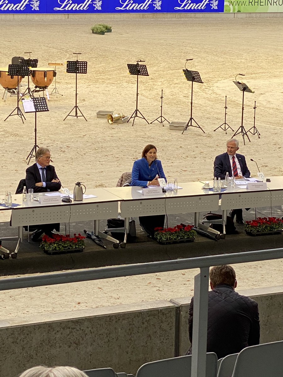 Historischer Stabwechsel beim #ALRV. Stefanie Peters zur ersten Präsidentin in 122jähriger Geschichte gewählt. Herzlichen Glückwunsch und viel Erfolg! #chioaachen