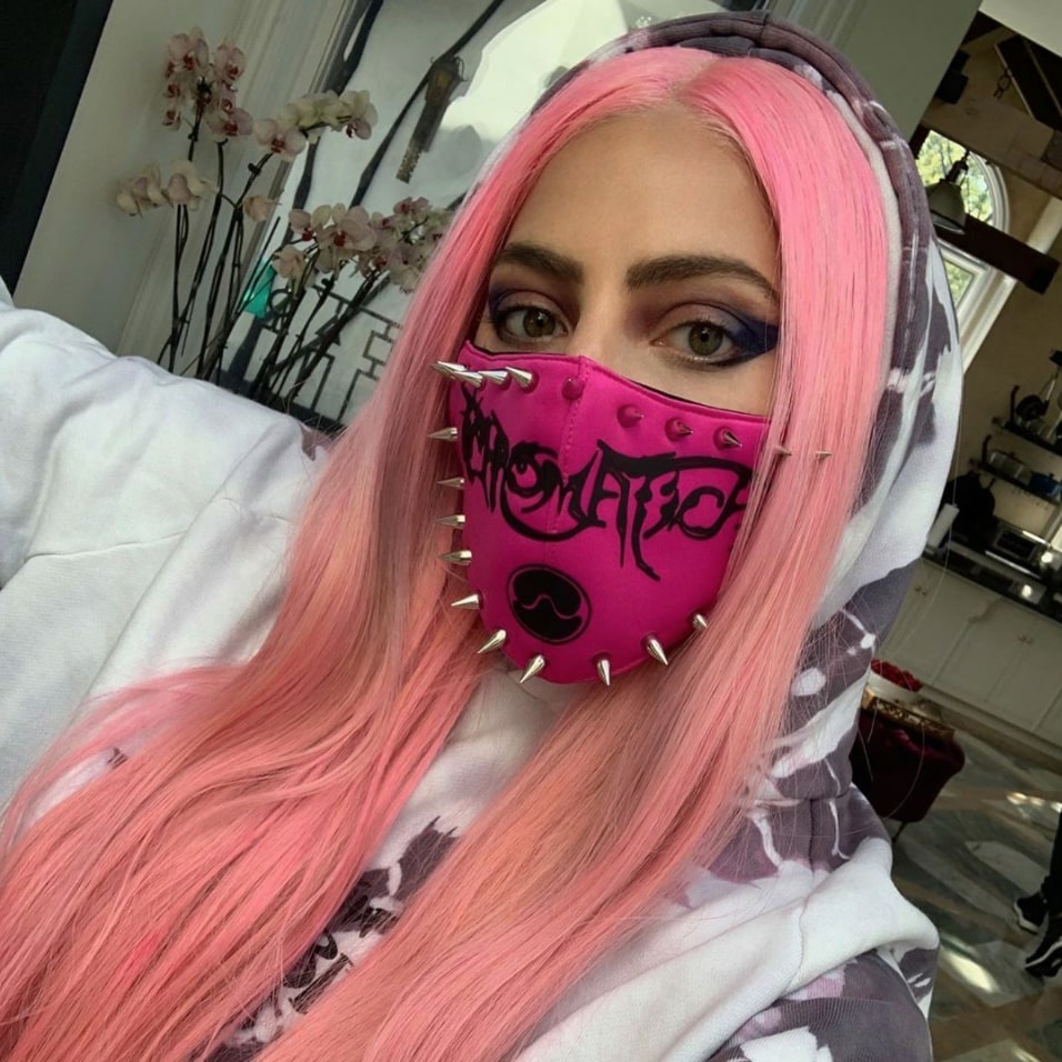 entremates_'s tweet photo. No importa a donde vayas.
.
Siempre pero siempre lleva tu barbijo con estilo y elegancia para toda la vagancia ❤️
.
@ladygaga #ladygagavmas #ChromaticaTV #RainOnMe #rainonmevmas #LadyGagaVMA https://t.co/nh4XyQJrQf