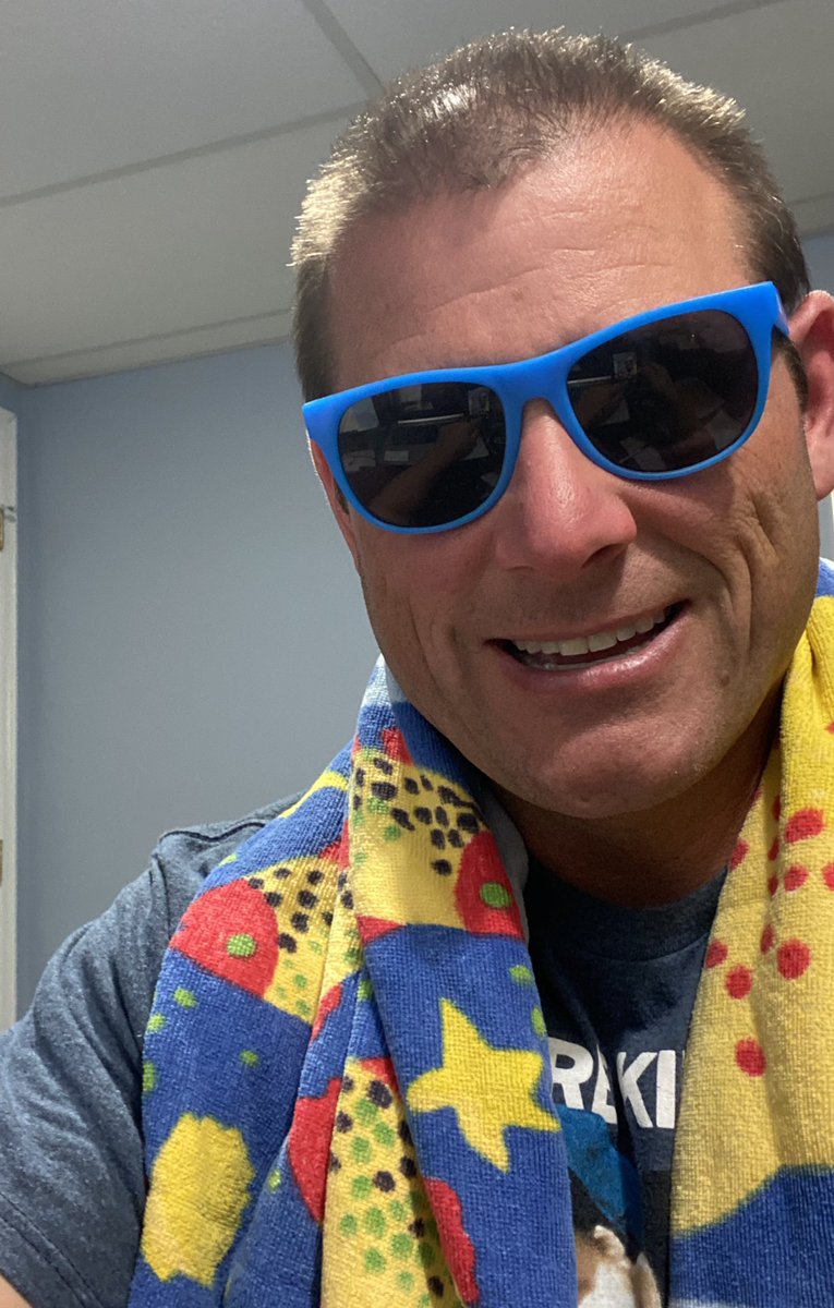 HusmannD47's tweet photo. Virtual Spirit Week Day 2-Your future is Bright! We hope you enjoyed wearing sunglasses &amp; beach attire today!! Mr. Sromek &amp; Mrs. Fitzgerald did!! #HUSpride #forward47 https://t.co/1h1LCTKWkA