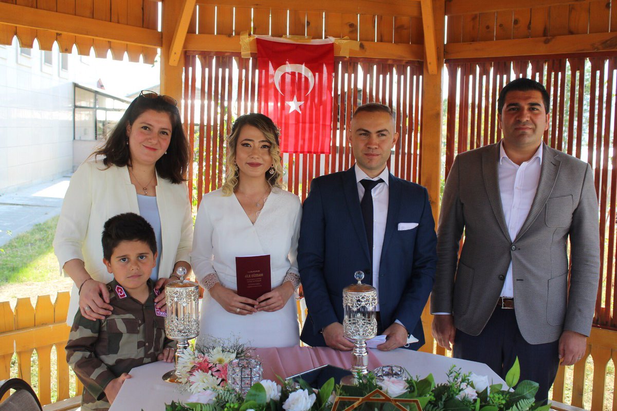 Hasandgn40's tweet photo. Oğlum Yusuf Ali’nin öğretmeni Gamze hocamızın ve Hakan kardeşimizin hayatlarını birleştirdikleri mutlu günlerine şahitlik ettik. Genç çiftemize bir ömür boyu mutluluklar dilerim. https://t.co/LFfRRuSOxI
