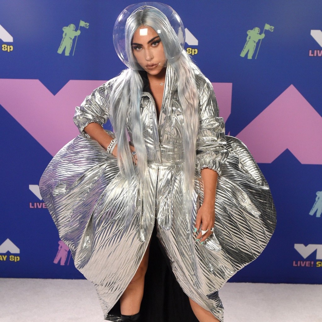 entremates_'s tweet photo. No importa a donde vayas.
.
Siempre pero siempre lleva tu barbijo con estilo y elegancia para toda la vagancia ❤️
.
@ladygaga #ladygagavmas #ChromaticaTV #RainOnMe #rainonmevmas #LadyGagaVMA https://t.co/nh4XyQJrQf