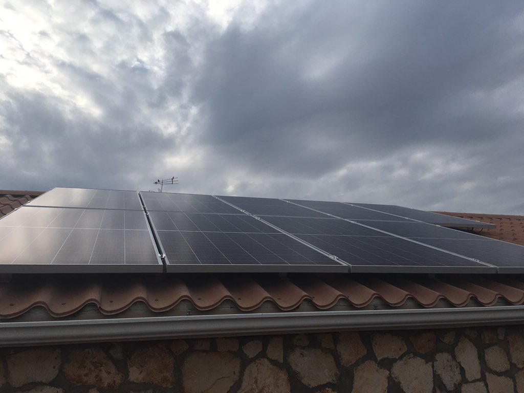JuanMiguelChica's tweet photo. Yo me he sumado al cambio de modelo energético actual, produciendo mi propia energía limpia, con las ventajas de @electricsunmob1 Y tú? ¿a qué esperas para beneficiarte de las ventajas de ser socio de #ESM? ¡Hazte socio! https://t.co/eiIx2wfXDJ