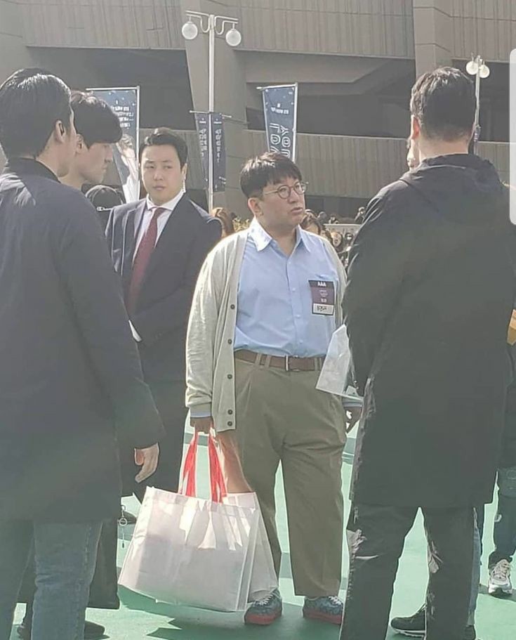 algumas fotos que eu tenho do bang pd na minha galeria que eu nem sei o porque; a thread
