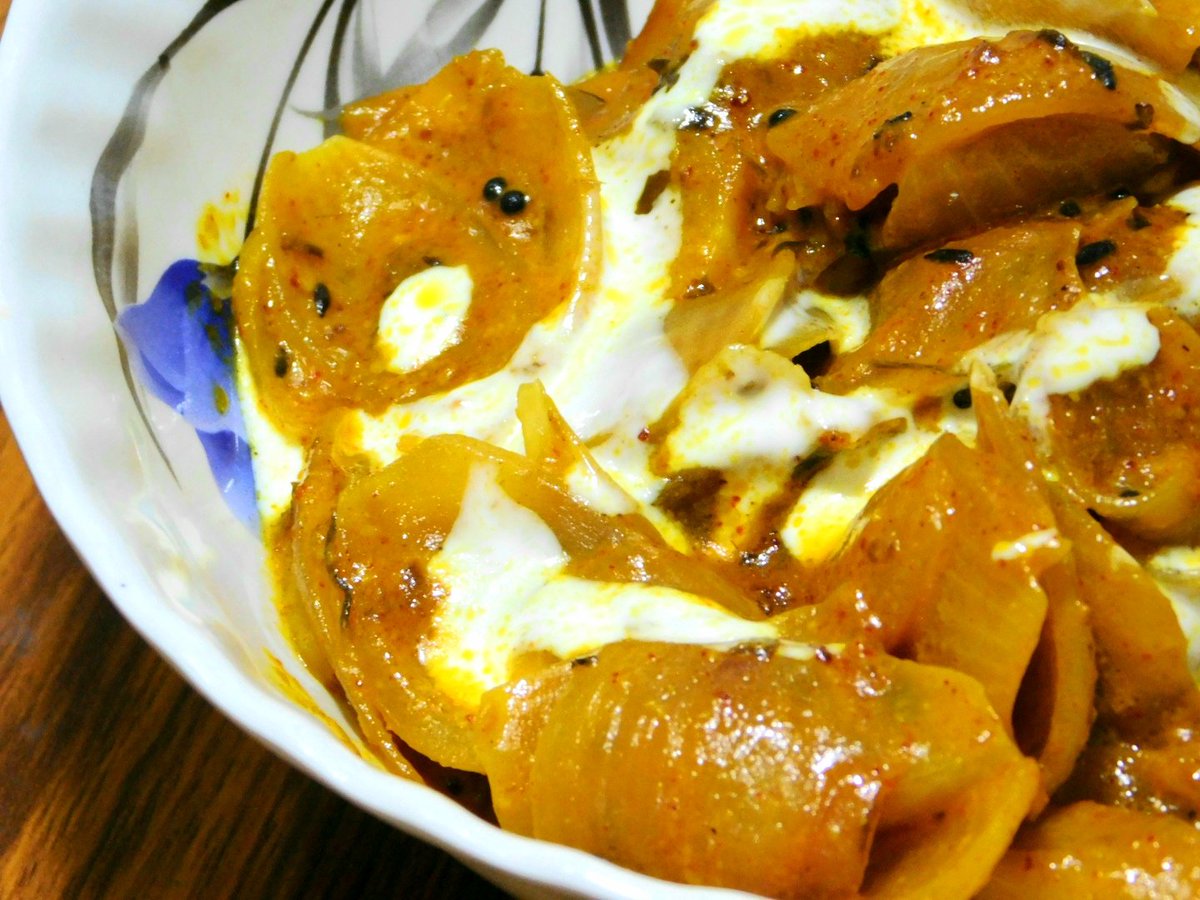 Presenting a new recipe for you specially in lockdown period..it's made with only onions..
'Creamy onion curry'
Watch recipe: 
youtu.be/8mWq7jR9gj0
#Malaipiyazz #malai_piyaz_ki_sabzi
#creamonion #sahipiyaazcurry 
#petukerpanchali 
Try this recipe at home.