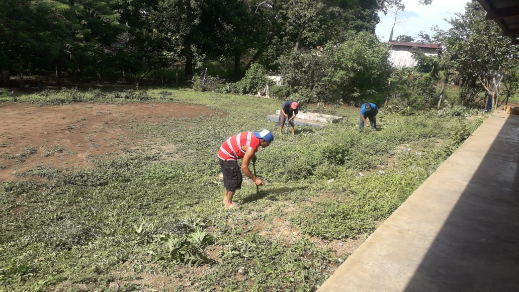 DeTelica's tweet photo. #Telica 🚮 || Trabajando unidas las familias en la limpieza de la Escuela comunidad Las Marías, por su salud y ambiente armonioso #GobiernosLocalesNi 🏛️🇳🇮 #MunicipioLimpio2020 #MiEscuelaLimpia #Nicaragua 
@Adolforuiz78 @CuestaPlomo @ErreJota90 https://t.co/KbWZ5I0Zgt