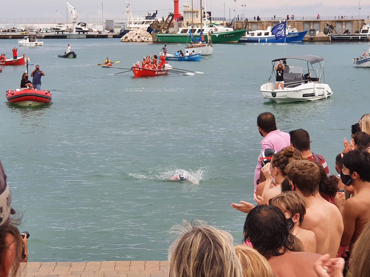 ajcambrils's tweet photo. SOLIDARITAT | 🏊‍♂️ Després de 13 hores, el nedador del @CambrilsCN i caporal de la @PoliciaCambrils, Joan Carles Adell, ha completat la travessia solidària de 42 quilòmetres a mar obert i sense parar per recaptar per l' @SJDbarcelona_ca
Moltes felicitats Joan Carles!!

#Cambrils https://t.co/a8rJYEjsdv