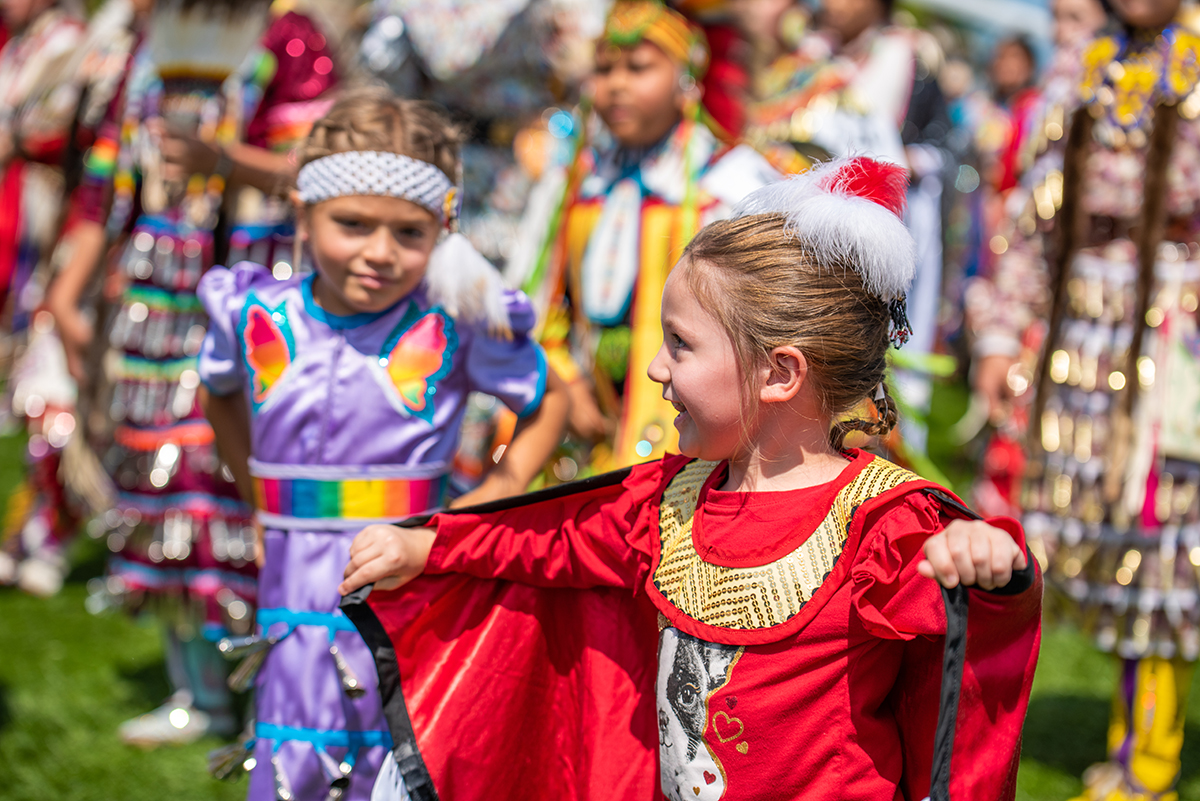 shakopeepowwow's tweet photo. It's #TinyTotTuesday! Enjoy some cuteness overload! 🤗
#SMSCwacipi #powwow https://t.co/ouCfreJBTN