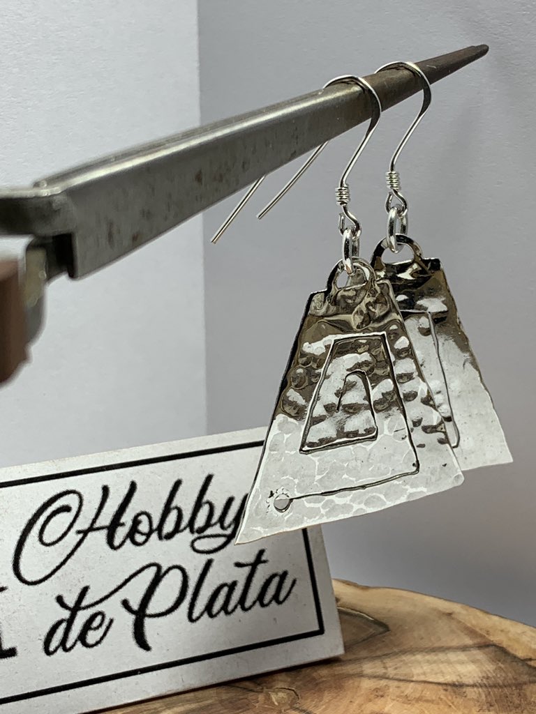hobbydeplata's tweet photo. Aros en hechos en Plata 950, hechos a mano como siempre...valor : 12.000 pesos
Que tengan una buena semana!!

#joyasdeplata #arosdeplata #anillosdeplata #pulserasdeplata #losangeles #reparacionjoyasdeplata #orfebreriaenplata https://t.co/qSQZJ15YL8