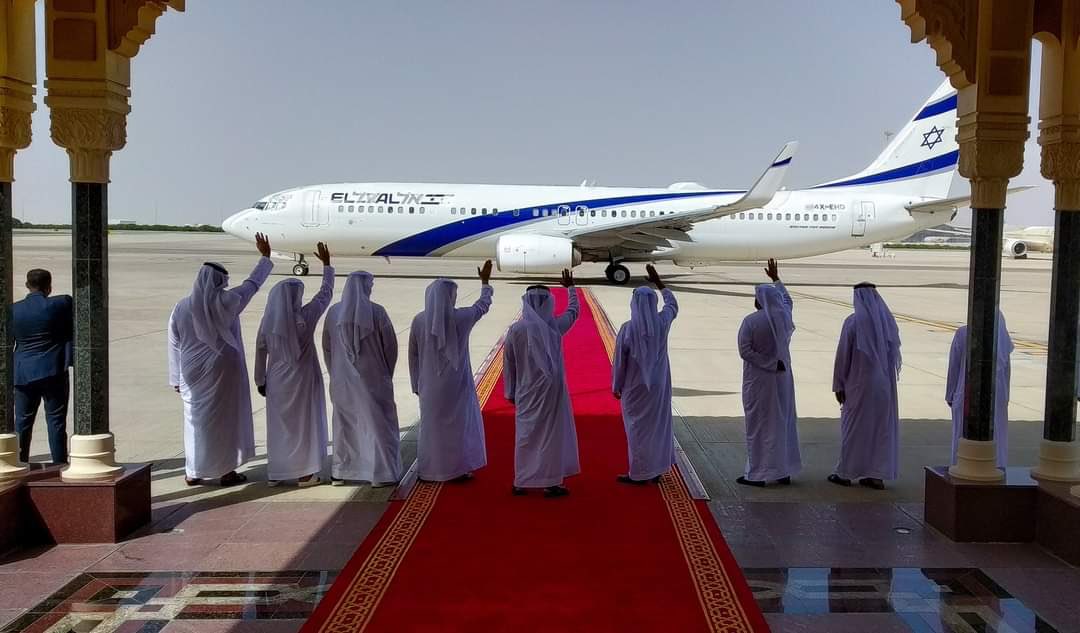 diemelamed's tweet photo. Una de las fotos del año #Salaam #Shalom El "virus" de la paz trae nuevo oxígeno a Medio Oriente @LiorHaiat Haiat 👏 #PeaceFlight0971 https://t.co/p1A876ES5t