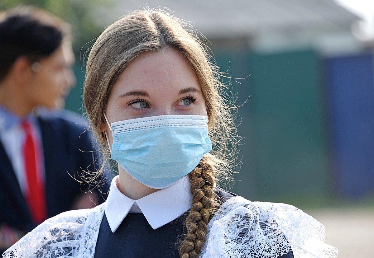 Russia's tweet image. 📖🔔 On September 1, schools in #Russia are re-opening for pupils and students after months of isolation, as the country and the world bounce back from the shock of the #COVID19 pandemic. Happy #KnowledgeDay to everyone, and welcome #BackToSchool! ❤️