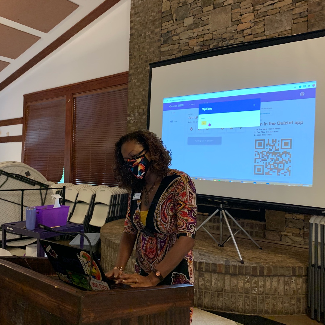 MillSpringsAcad's tweet photo. Technology in action at MSA! Here's Elke teaching 1st period yesterday using our new wireless lapel mics, webcam, speakers,  projector, Zoom, and Quizlet to students on campus and at home! #MustangStrong #millspringsacademy #technology #successinschoolsuccessinlife https://t.co/Iio4lXxNBD