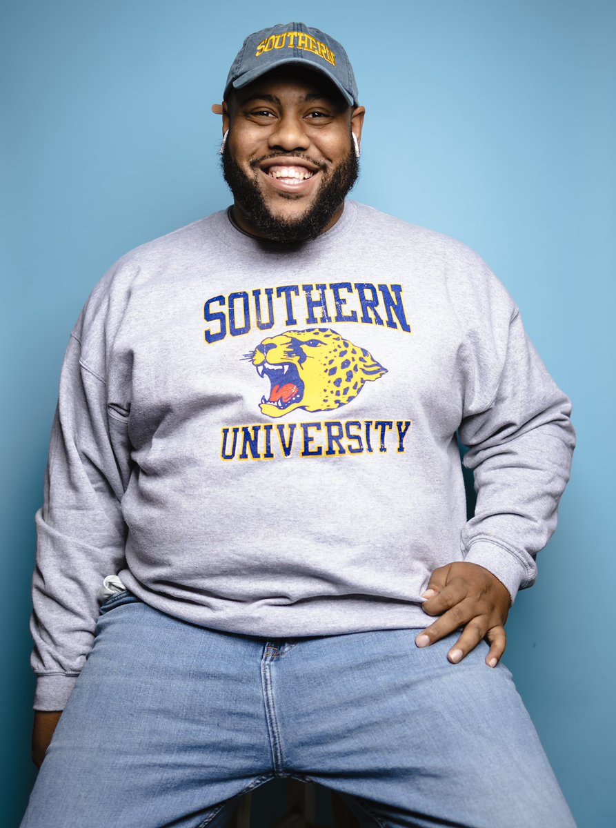 DaEdge1's tweet photo. Check out the Classic Vintage SU Sweatshirt and SU Denim Hat from Printing Source. My mama would love these pictures! #SU #ITakeMyOwnPics #DaEdge1 https://t.co/AzJiDLItPR