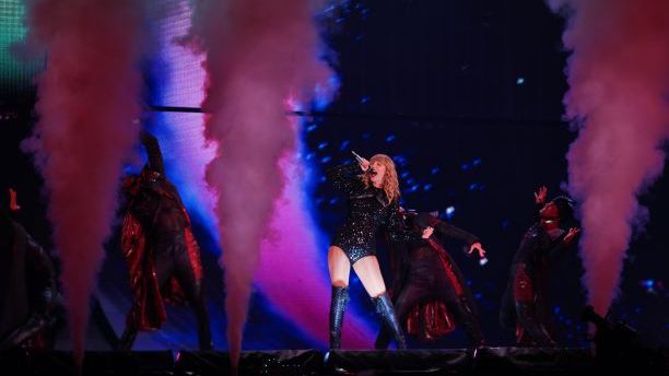 #OnThisDay in 2018: Night two of unforgettable back-to-back #TaylorSwift performances on the reputation Stadium Tour. 🐍🔥 <a href="/taylorswift13/">Taylor Swift</a> 

New Album | #folklore | taylor.lnk.to/folklore
#repTourMinneapolis | #reputationStadiumTour
📸 | <a href="/joelemke/">Joe Lemke</a>