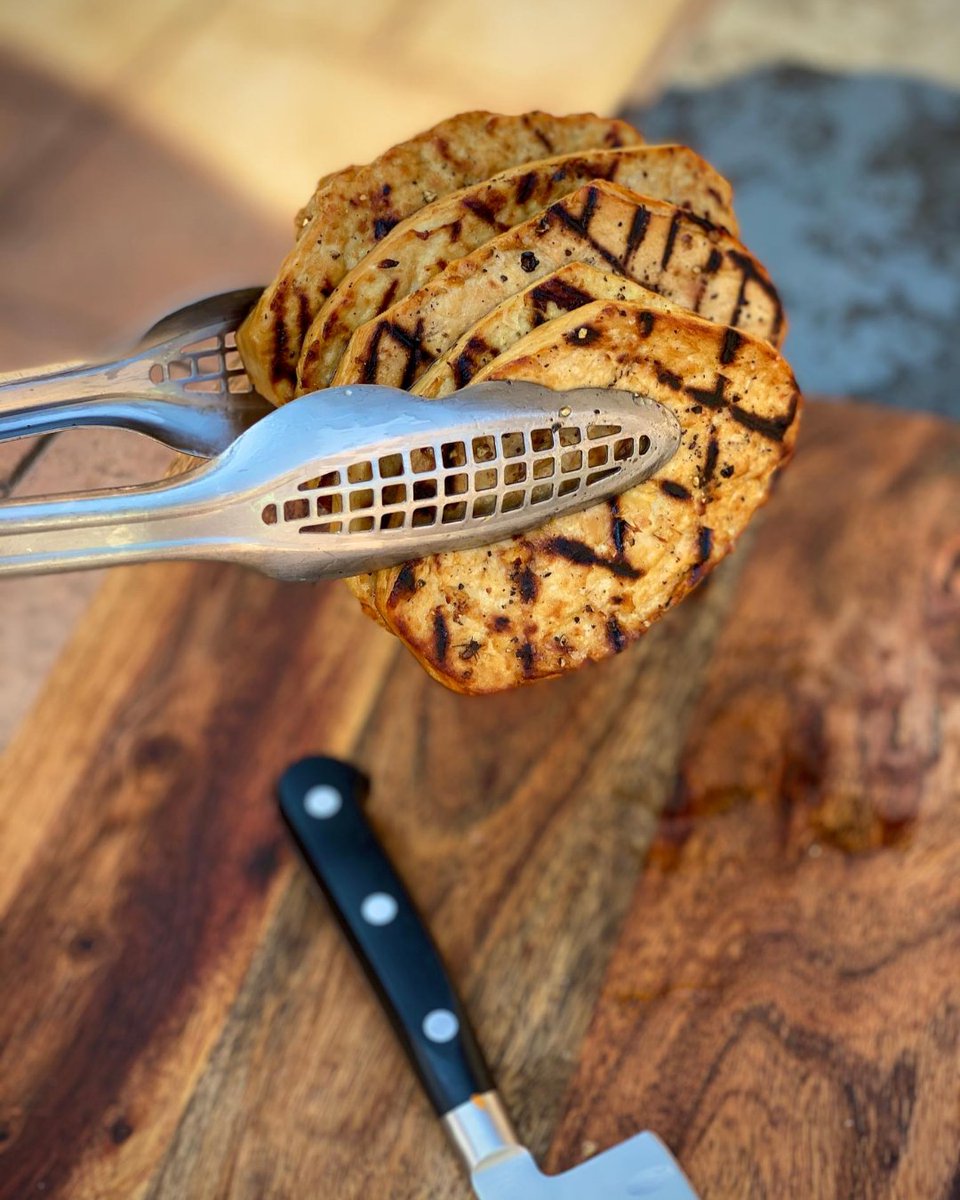 meatifoods's tweet photo. Tasty.

Tender.

Tantalizing.
.
Terrific.

Top-notch.

Transcendent.

Okay, we'll stop there. But not because we can't think of more "t" words to praise Meati. We just want to eat now.

#fungi #fungibased #alternativeprotein #futureoffood #feedingthefuture #foodtech #agtech https://t.co/Jb0MRIW9NW