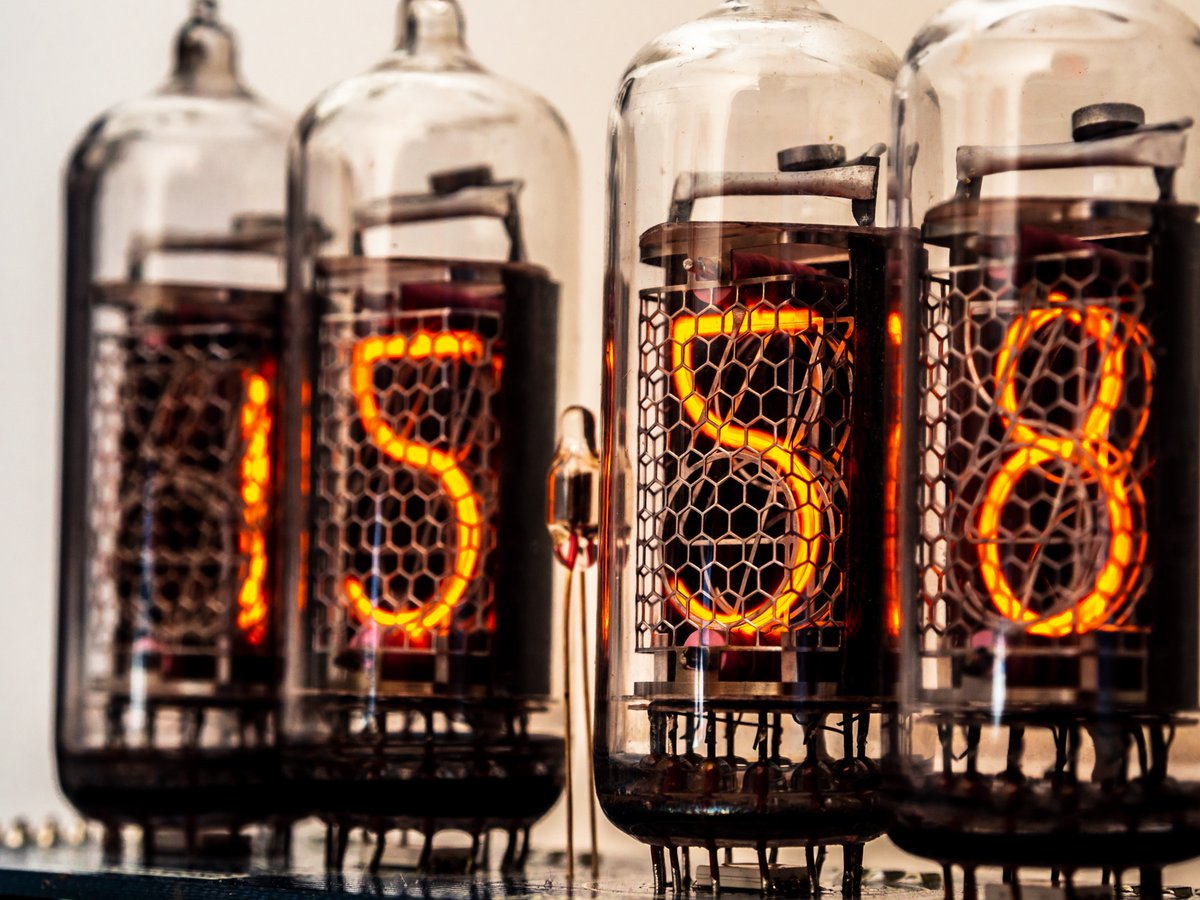 upverter's tweet image. Build a vintage clock using #nixietubes and a real-time clock circuit: bit.ly/3llliqD
#diyclock #nixieclock
