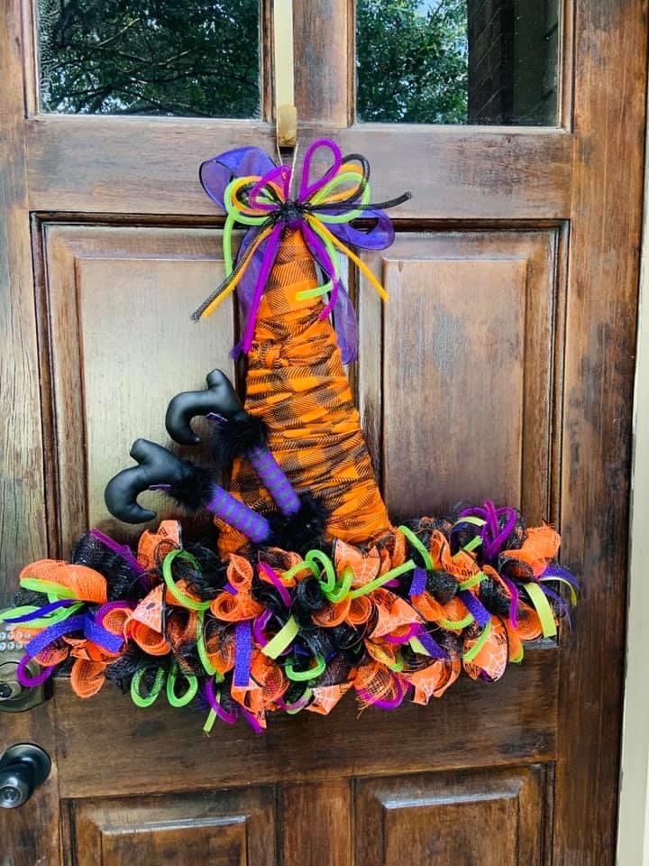 Alejandro_zapp's tweet photo. My mom is making some home decor for sale! Please DM if interested or retweet to spread my moms work. https://t.co/7H8ueymK4B
