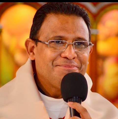 PjGranadan's tweet photo. Feliz Cumpleaños a nuestro amigo Pbro. Augusto Rios asesor diocesano de nuestra Pastoral Juvenil.

La Comisión diocesana le desea muchos años mas de vida llenos de bendiciones y agradece por su servicio, carisma, amor y amistad ofrecido hacia nuestra juventud. 

Felicidades!!!!! https://t.co/rth0ejuWxI
