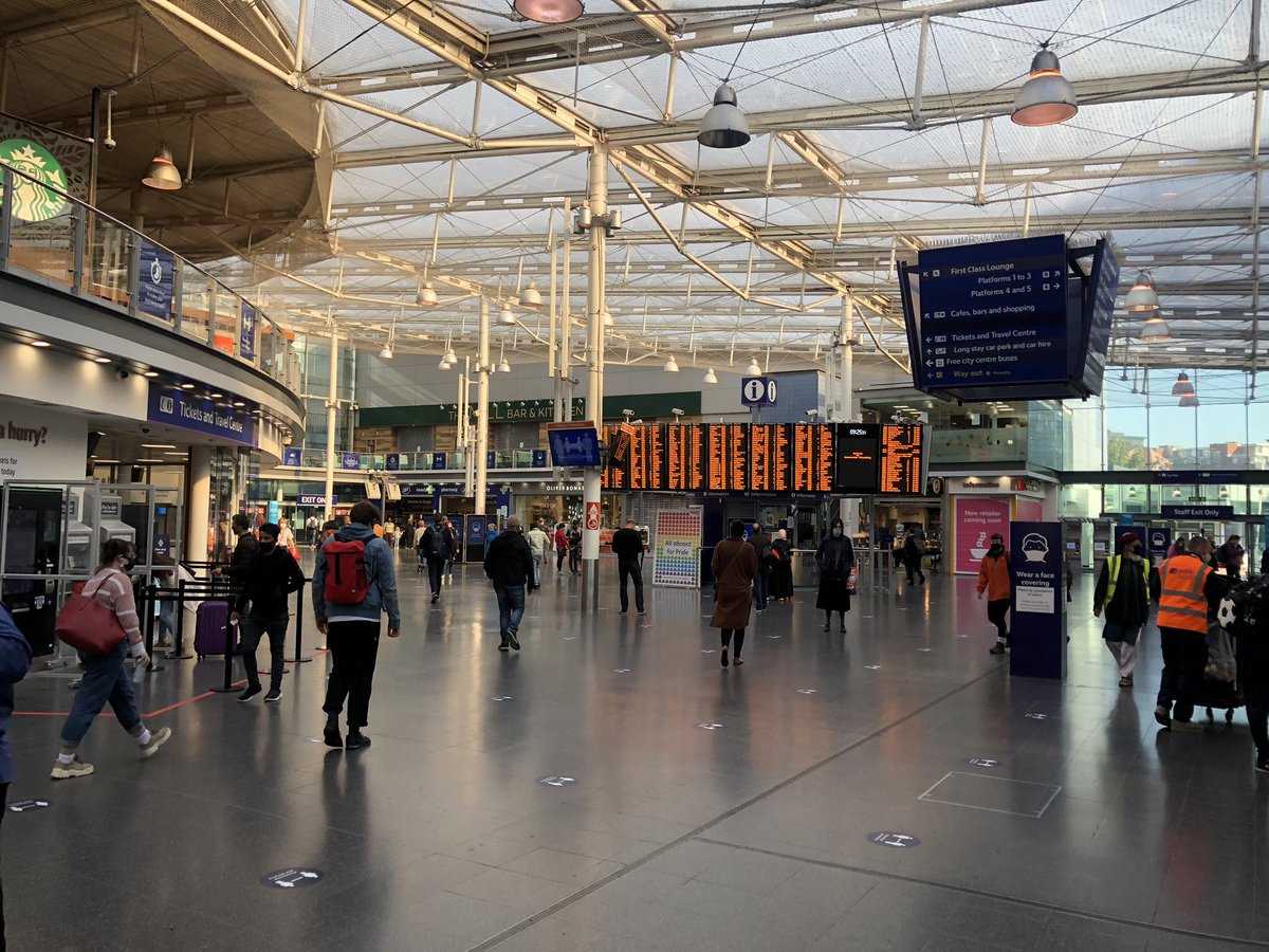 Spent today in Manchester talking to businesses & workers in the city centre & suburbs. First, people are clearly not returning to offices “in huge numbers” as . @10DowningStreet claimed. Data & anecdotal evidence shows the opposite eg Piccadilly Station & B’ham - M’cr train 1/