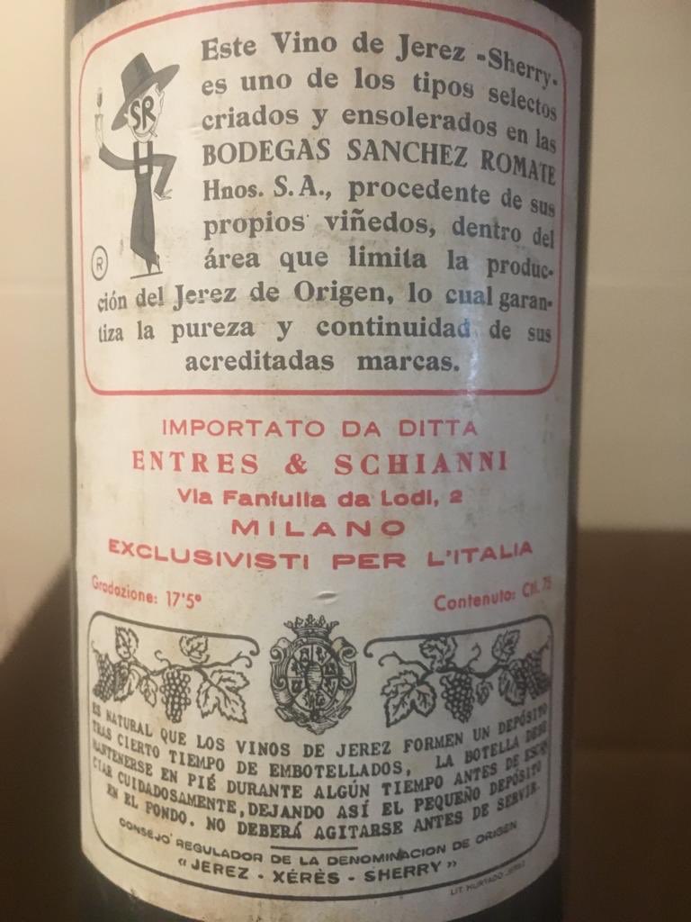 VIVA LA PEPA!!!!!🎊🎉
Así no nos importa que se acabe Agosto 😂😂
☺️🍷
Y queremos compartir este y muchos más vinos con vosotros 
Habemusvino.com 👈🏽💻📲

#vino #wine #sherry #sanchezromate #manzanilla #vivalapepa #habemusvino
