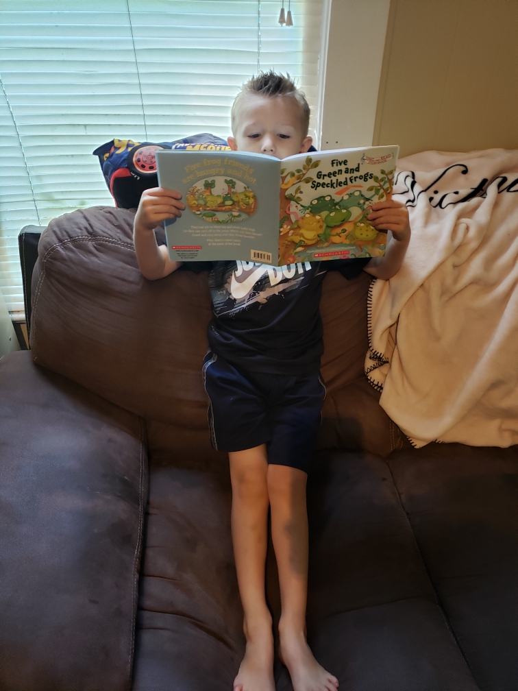 AnneStreetES's tweet image. #VirtualSpiritWeek #TurningPagesTuesday  Did you read a good book today?  These students did!!