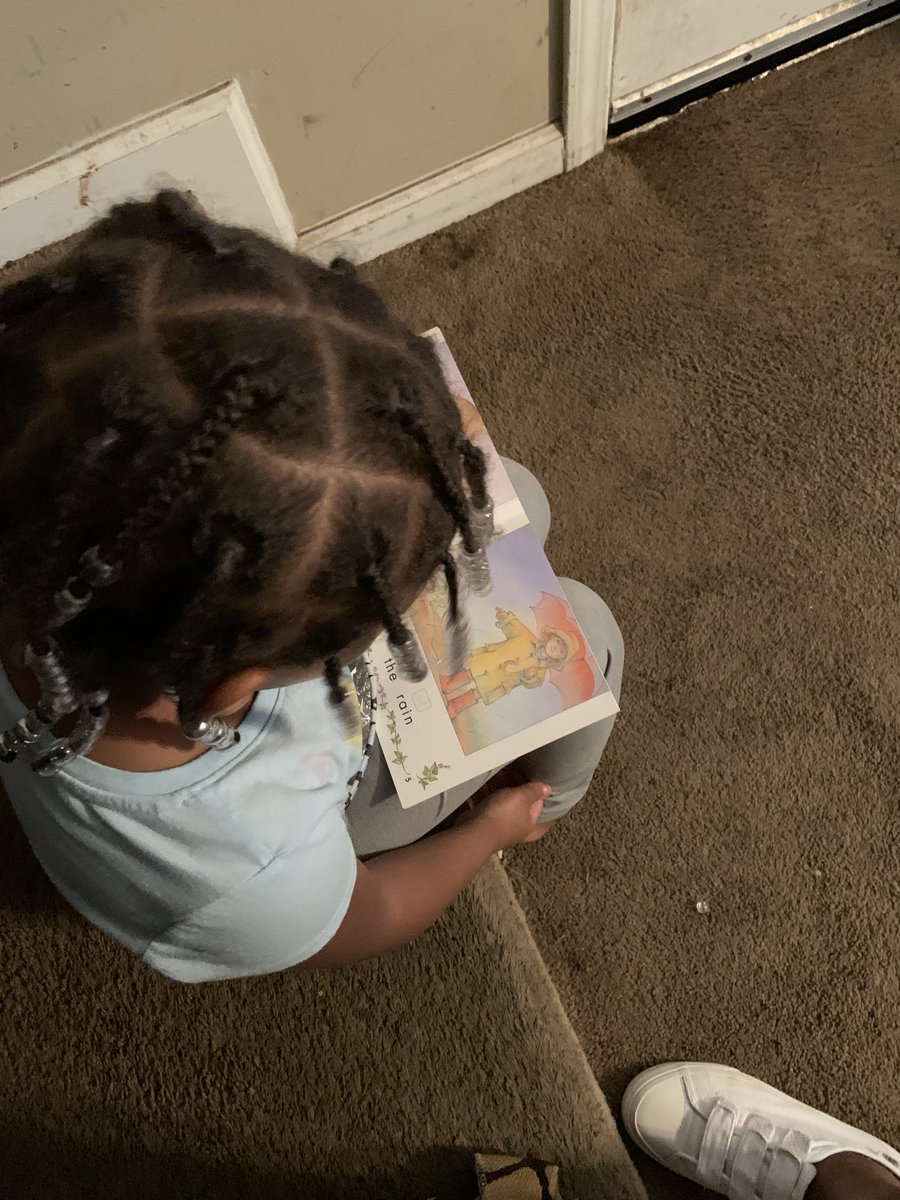 AnneStreetES's tweet image. #VirtualSpiritWeek #TurningPagesTuesday  Did you read a good book today?  These students did!!