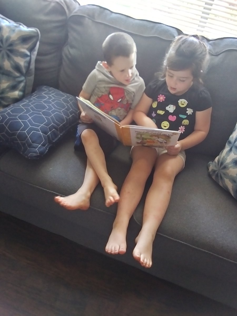 AnneStreetES's tweet image. #VirtualSpiritWeek #TurningPagesTuesday  Did you read a good book today?  These students did!!