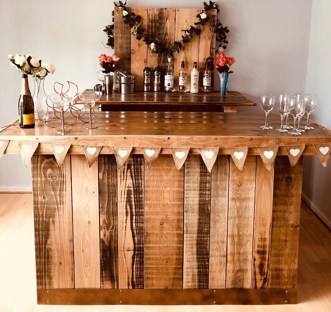 HertsParty's tweet photo. Having a celebration at home ??? Why not hire one of our pop up bars for your garden !! ��🍻🍹 https://t.co/2XCSQoMfGq