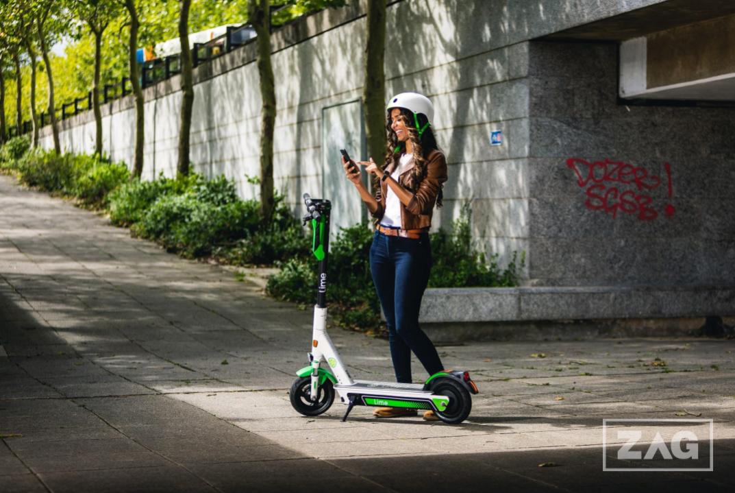 ZagDaily's tweet photo. "We see all genders and all ages giving our e-scooters a go. They fit into lots of different user experiences, whether it’s a leisure trip, a tourist trip or commuting." 

🗣️/ Florence Milner, Lime.

(Pictured: Zag friend Ellie Monteiro.) https://t.co/TPeBQ3nx9G