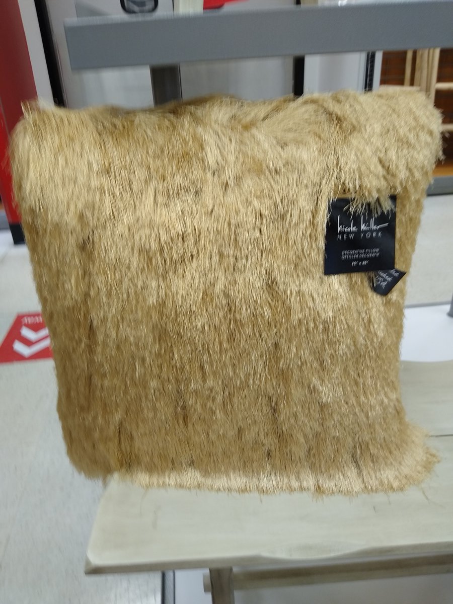 The texture of this pillow is bannanas!