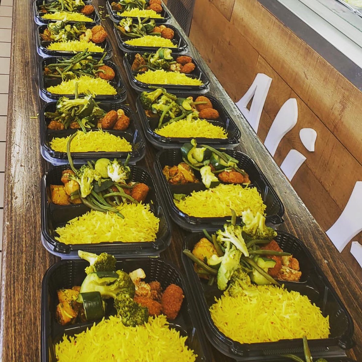 Meals2Frontline's tweet photo. Line ‘em up! We have a delivery to make! @alibabascuisine 👌

#meals2frontline #torontofrontline #frontlineworkers #fooddonation #cashmoneycares https://t.co/FrEn9u3Kbv