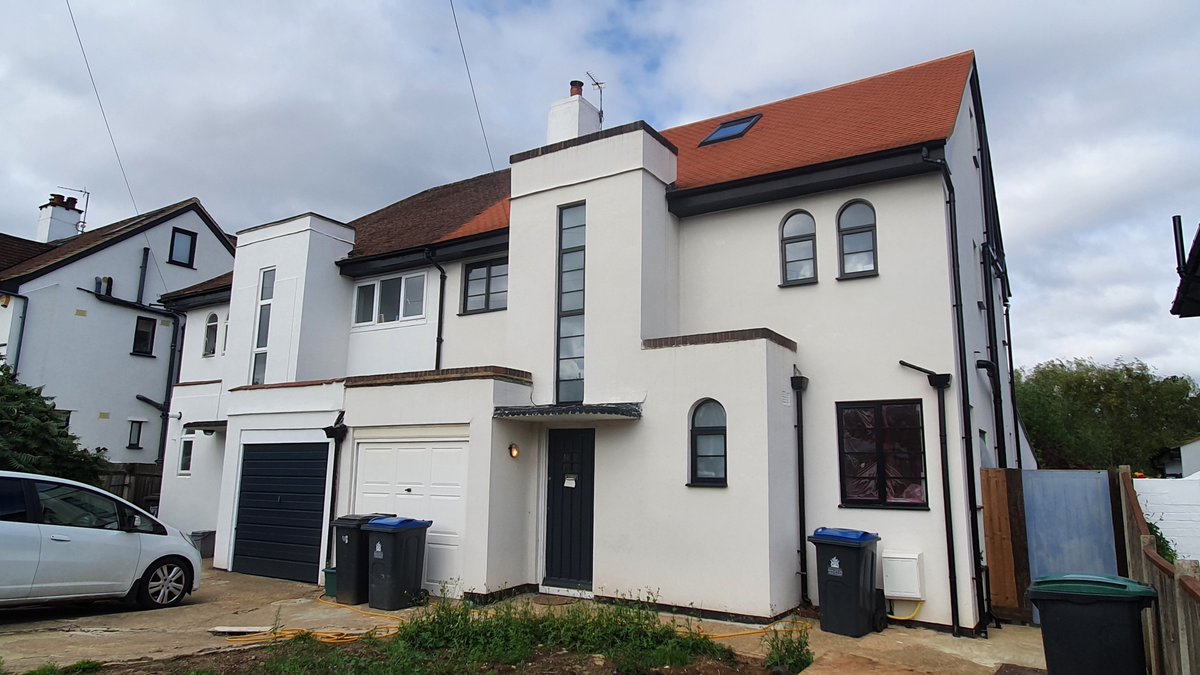 Along Grand Avenue in Berrylands - some rather fine modernist housing (sold for around £950 freehold in 1934 - plus £40 if you wanted a garage). Built by the Bell Property Trust. @modernistestate