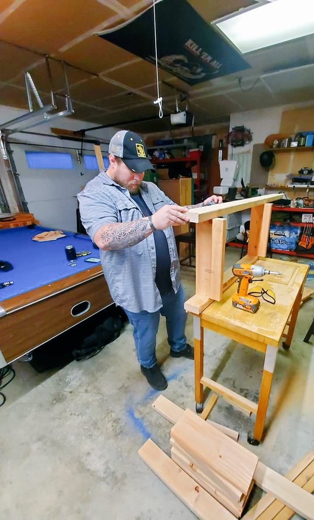 krakencustoms's tweet photo. DIY potting bench. Easy fun build. From the first measurement to the last cut and assembly less then 2 hours. Sanding and stain took a bit longer. Price to make around $50 and up depending on the wood. https://t.co/IJXQXOBMBL
