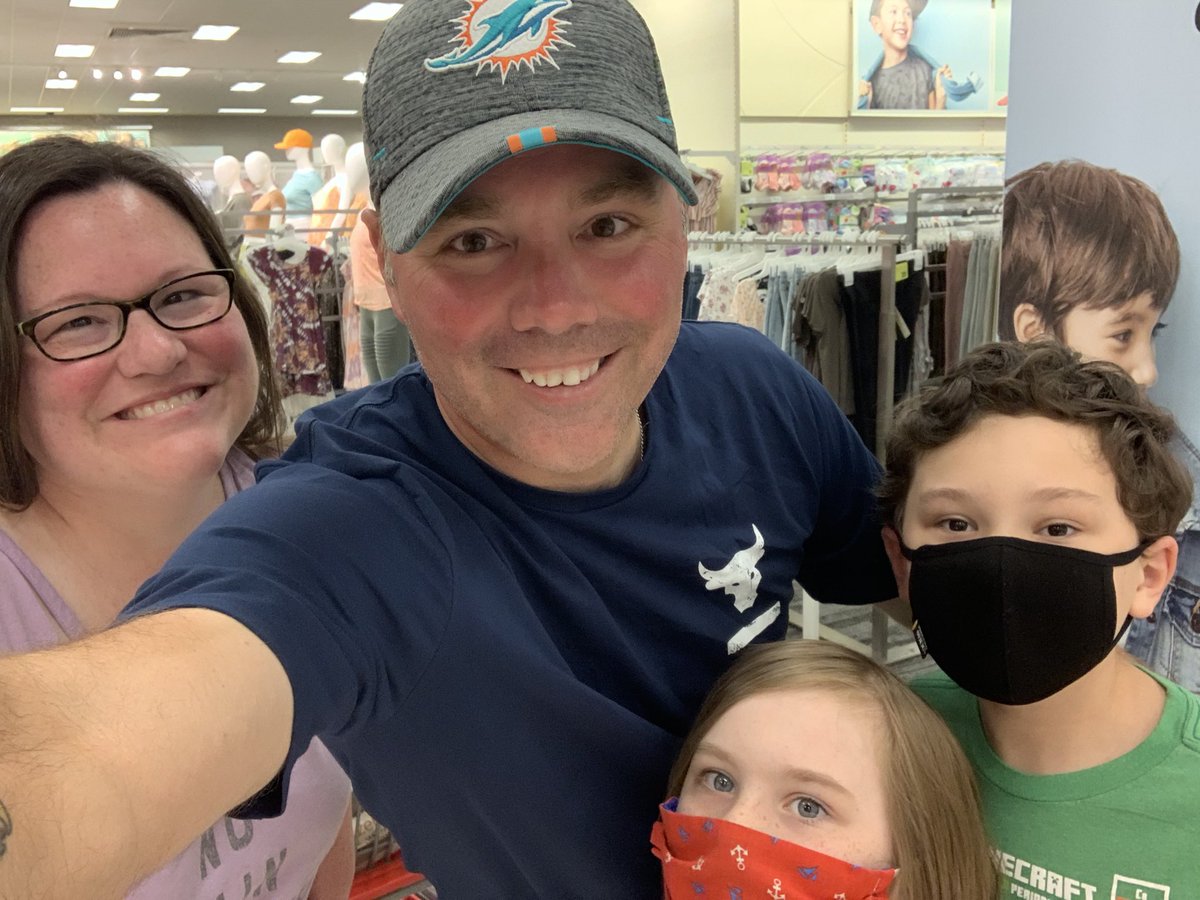danalynsc's tweet photo. You never know who you’ll run into in Target @thundacat830 #livepd https://t.co/pEI4WXDGTC